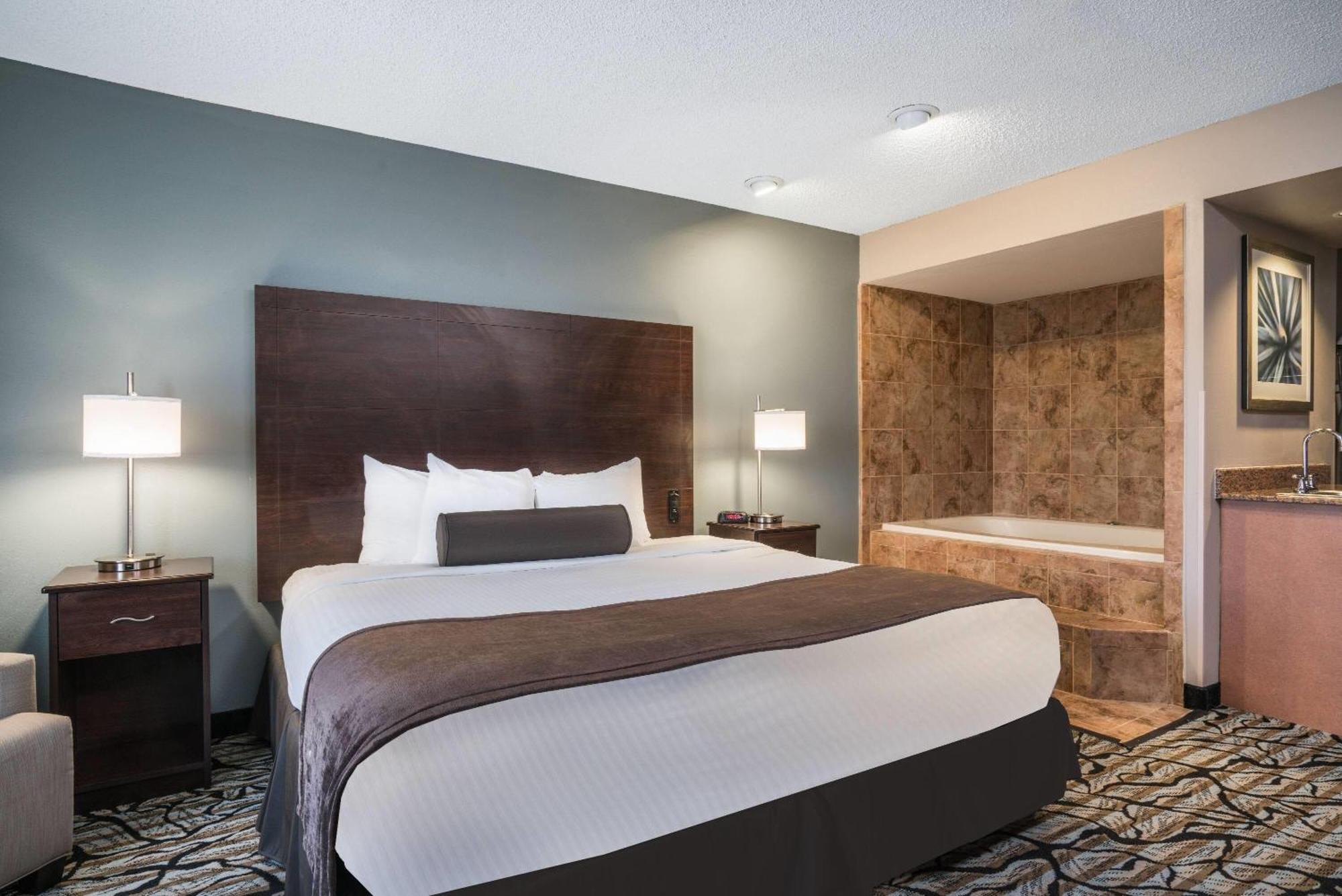 Days Inn & Suites By Wyndham Wausau Exterior foto