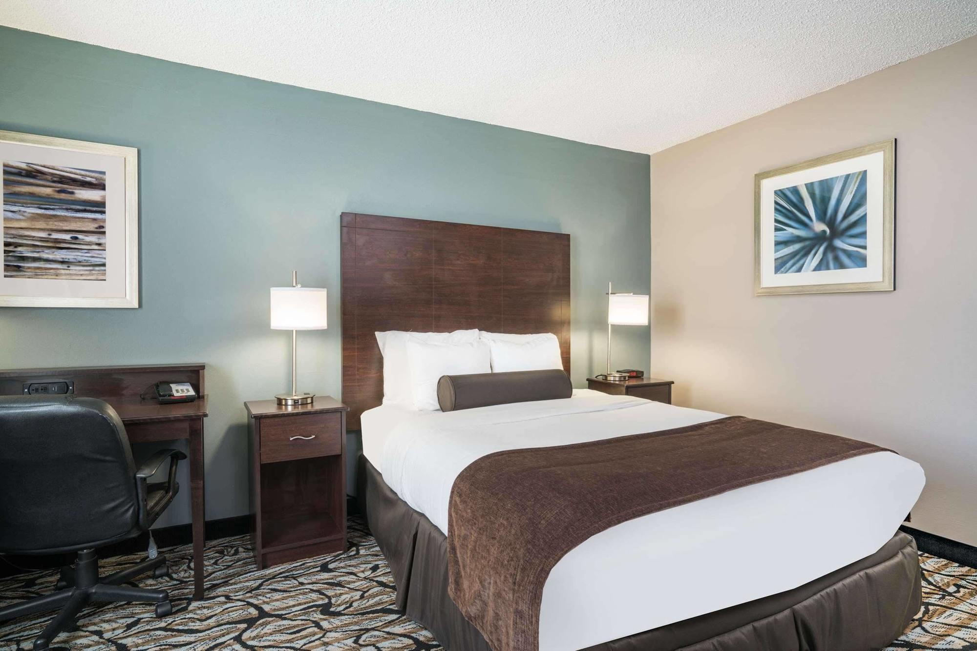 Days Inn & Suites By Wyndham Wausau Exterior foto